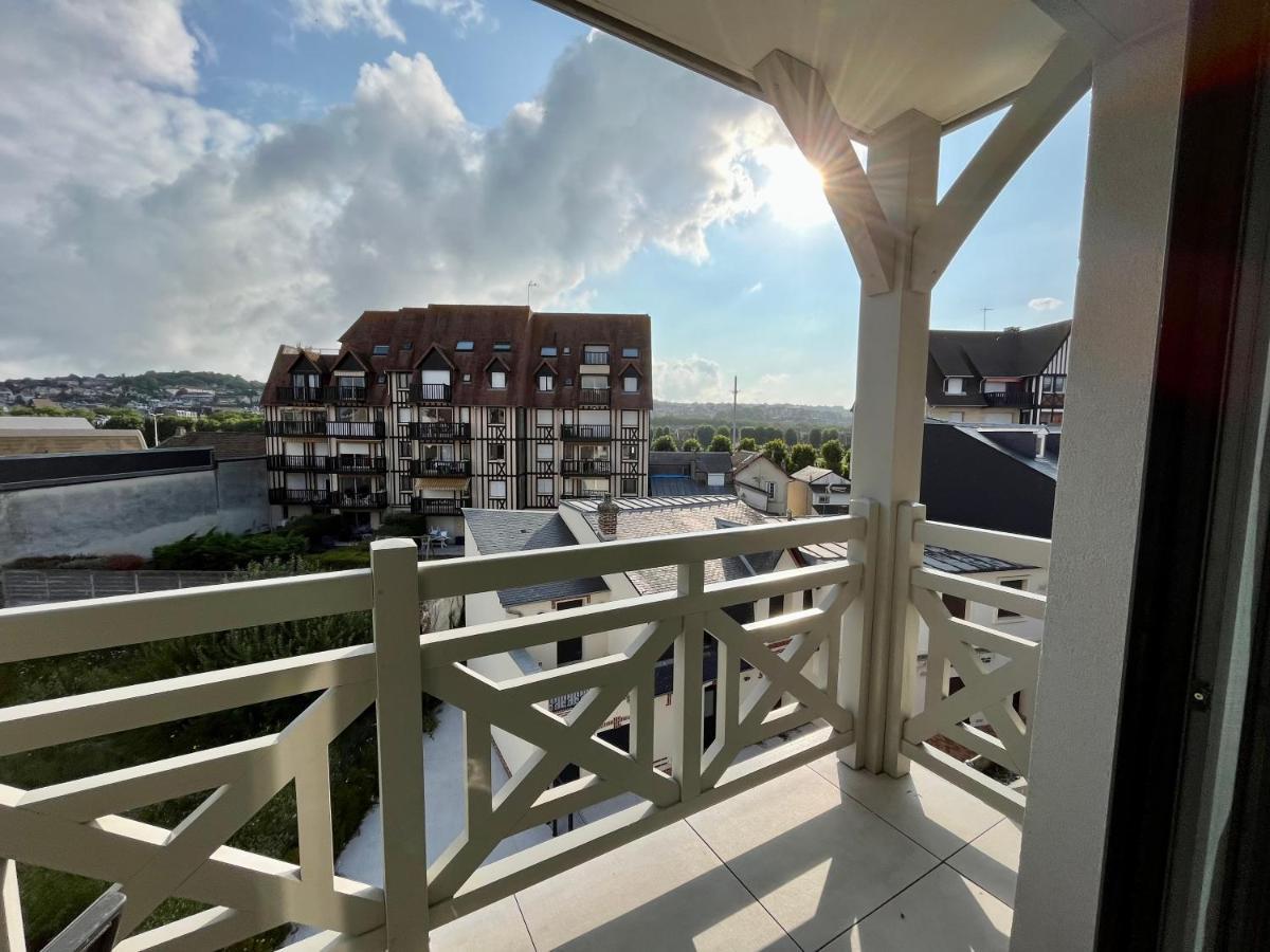 Sejour Authentique - Balcon, Parking & Wifi Ultra-Rapide Apartment Deauville Exterior foto
