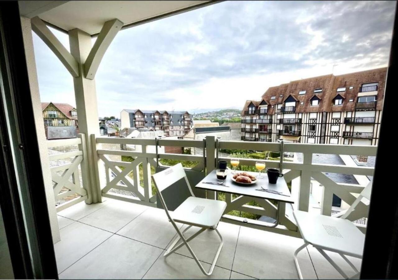 Sejour Authentique - Balcon, Parking & Wifi Ultra-Rapide Apartment Deauville Exterior foto