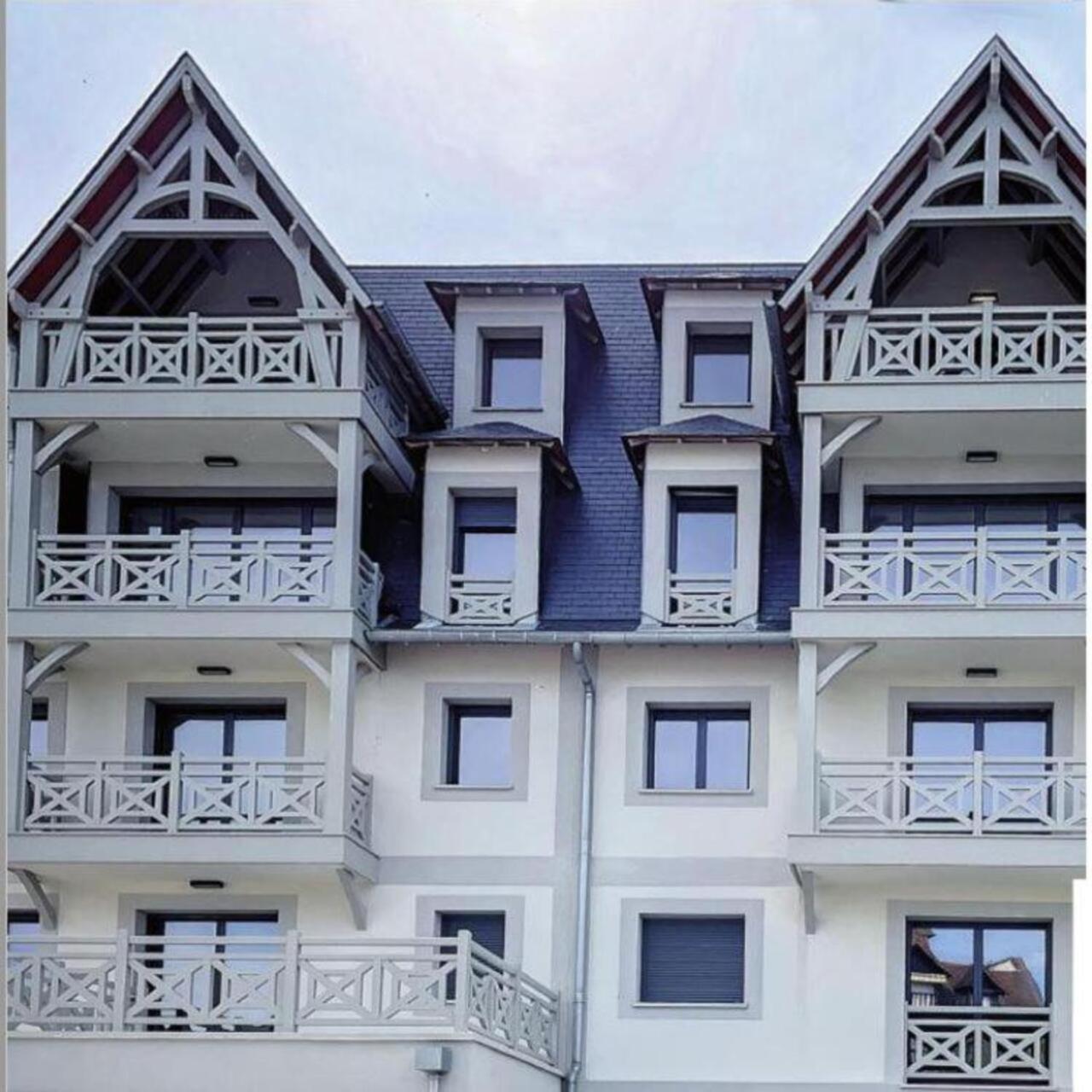 Sejour Authentique - Balcon, Parking & Wifi Ultra-Rapide Apartment Deauville Exterior foto